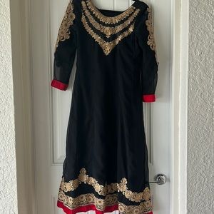 Indian Anarkali with Faux golden layered necklace look